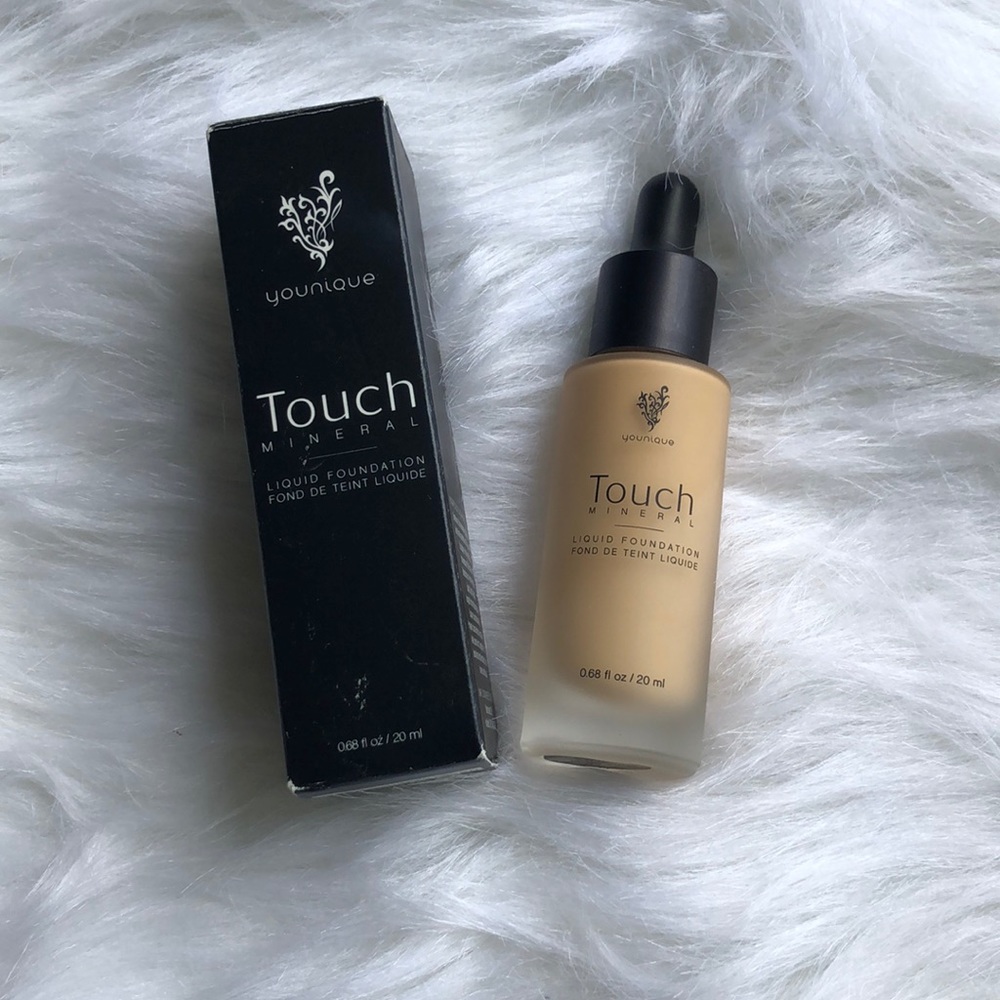 Lace Younique liquid foundation